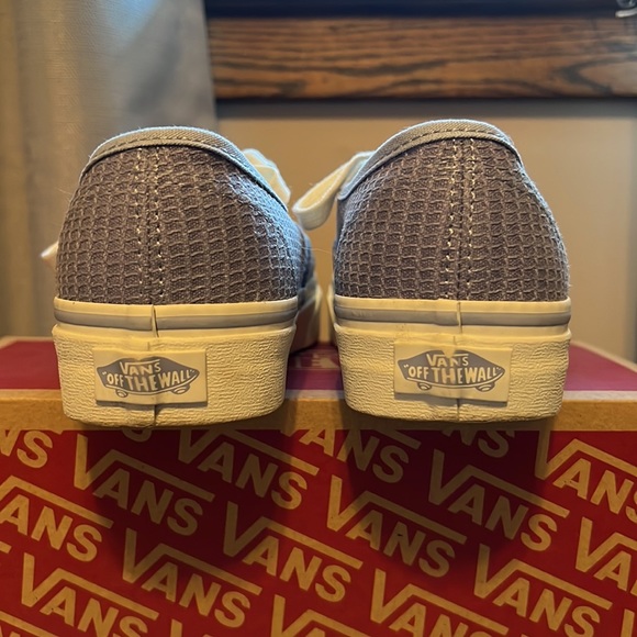 Authentic Vans - Picture 2 of 4